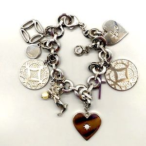 Vintage Fossil stainless steel charm bracelet in 7.5 inches in length 🦋🌸